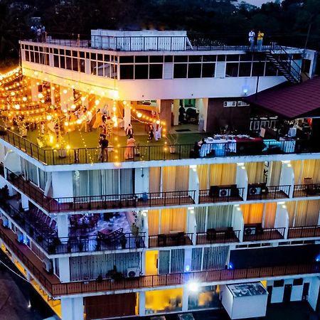 Hotel Sky View Grand Kandy Esterno foto
