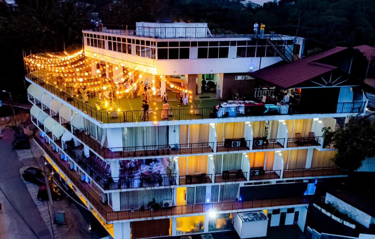 Hotel Sky View Grand Kandy Esterno foto